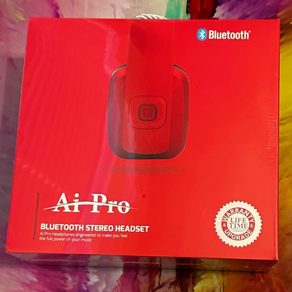 LUXURY Ai PRO HEADSET in Red - Picture 1 of 5